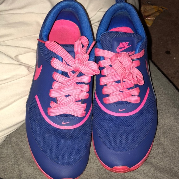 Nike shoes - Picture 1 of 2